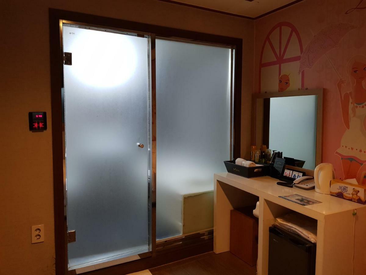 Pocheon Royal Hotel Екстериор снимка