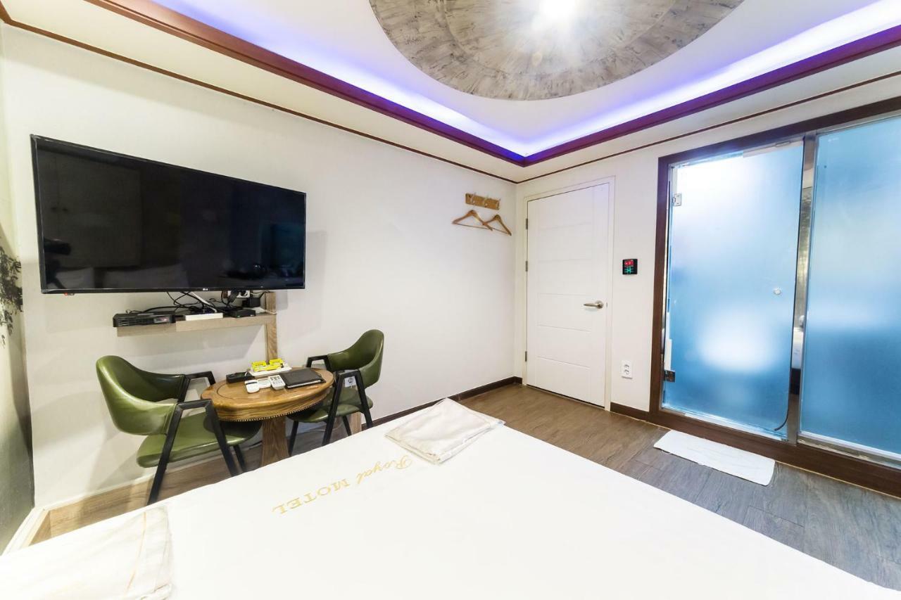 Pocheon Royal Hotel Екстериор снимка